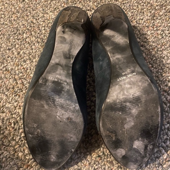 Size 9 Nine West navy blue and gray heels - Picture 7 of 12